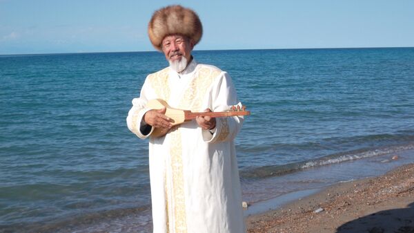 Комузчу, обончу, уста жана мыкты устат, өзгөчө таланттуу инсан Кыргыз эл артисти Нурак Абдрахманов. Архив - Sputnik Кыргызстан