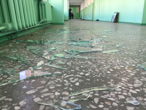 Разбитые окна в 38-школе. Архив - Sputnik Кыргызстан
