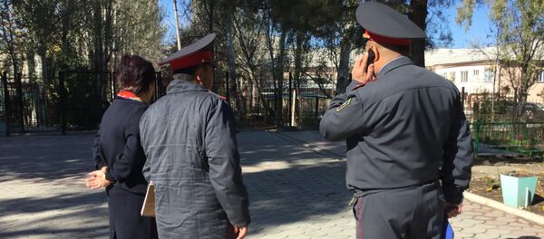 38-мектептеги милиция кызматкерлери. - Sputnik Кыргызстан