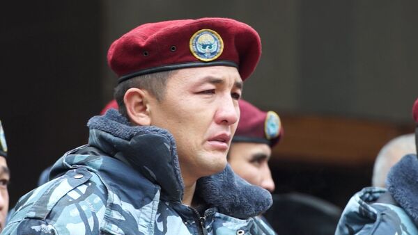 Слезы бойцов СОБРа на панихиде по убитому сослуживцу Исмаилову - Sputnik Кыргызстан