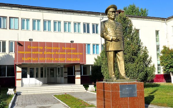 На воспитанников данного учреждения возложена большая ответственность, потому что из них вырастут будущие защитники Родины. - Sputnik Кыргызстан