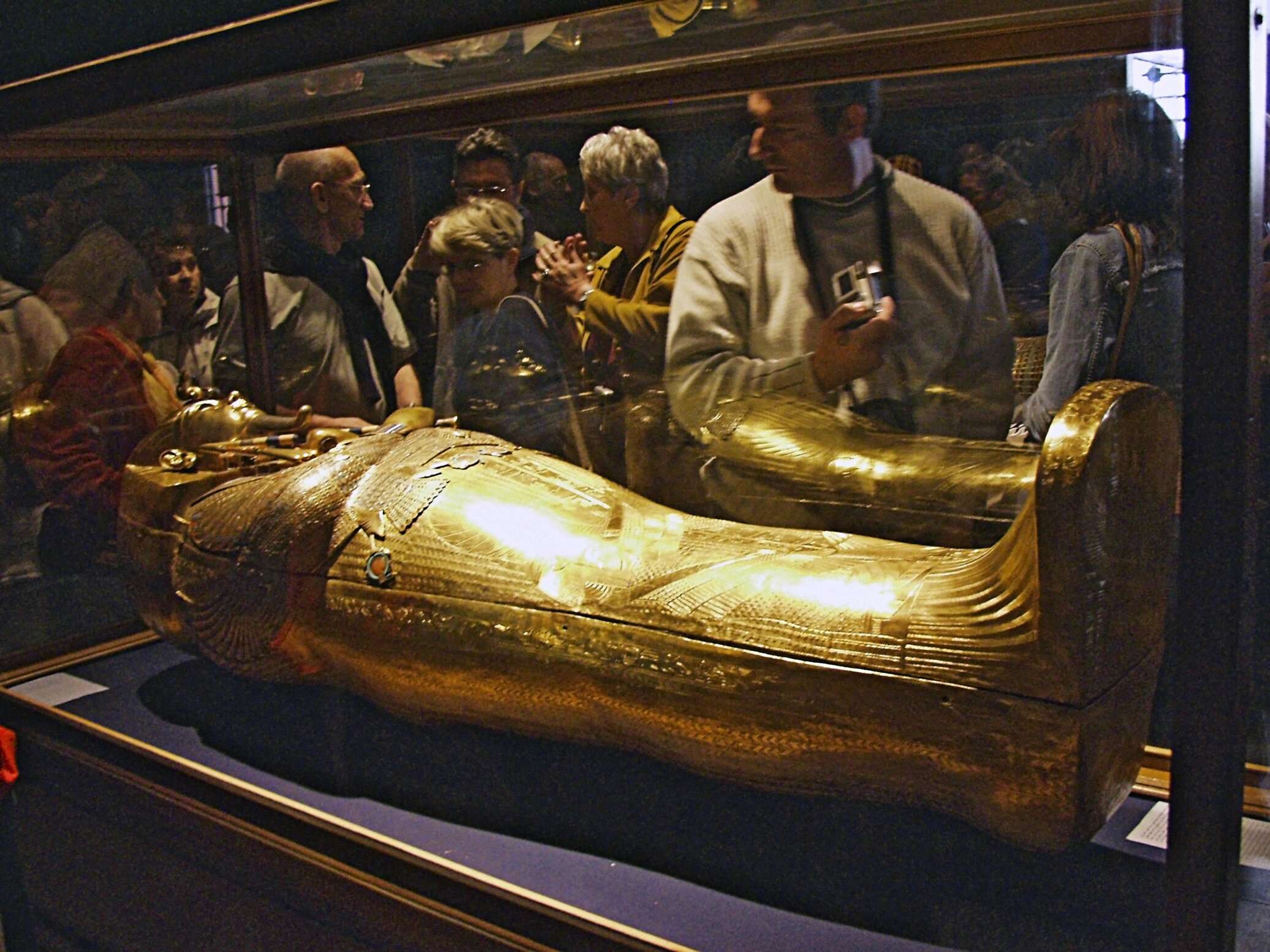 Гроб для упокоения фараонов. Тутанхамон царь Гробница сокровища фараонов. Гроб Тутанхамона с изображением лица фараона. Саркофаг Тутанхамона.