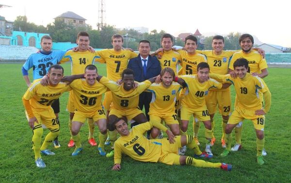 По итогам 19 игр футбольный клуб из Оша с 47 очками занял первое место, несмотря на то, что будет еще последний тур нынешнего сезона. - Sputnik Кыргызстан