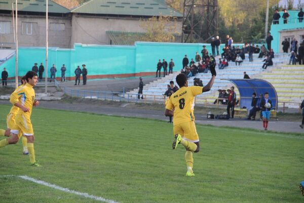 Ошский футбольный клуб Алай празднует победу. Архивное фото - Sputnik Кыргызстан