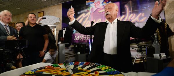 Ведущий телеигры Поле Чудес Леонид Якубович. Архивное фото - Sputnik Кыргызстан