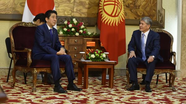 Визит главы правительства Японии Синдзо Абэ в Кыргызстан - Sputnik Кыргызстан