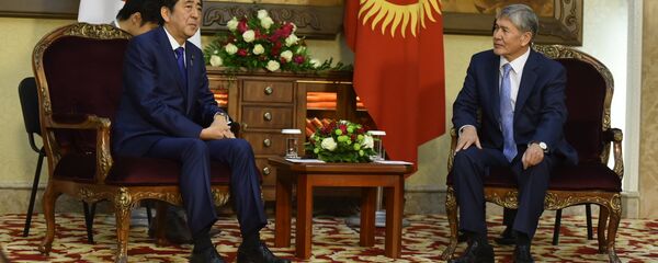 Визит главы правительства Японии Синдзо Абэ в Кыргызстан - Sputnik Кыргызстан