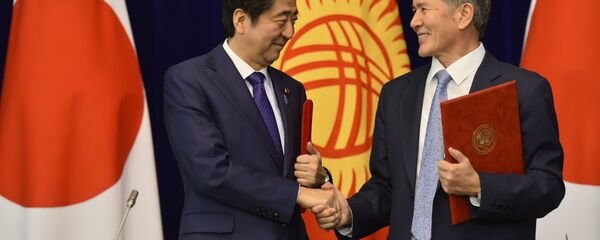 Визит главы правительства Японии Синдзо Абэ в Кыргызстан. Архивное фото - Sputnik Кыргызстан
