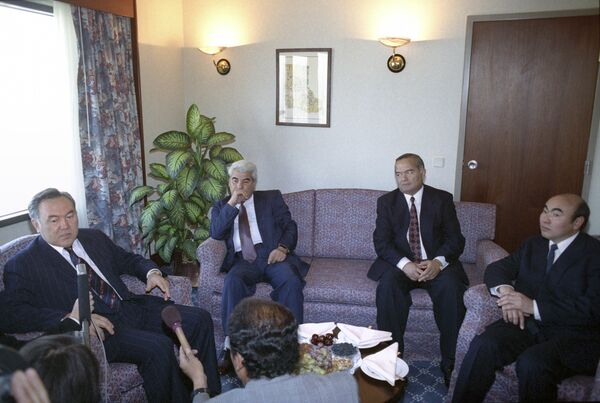 Совещание глав государств и правительств тюркоязычных стран. 30 октября 1992 года - Sputnik Кыргызстан