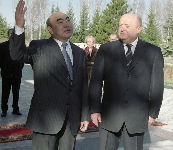 Президент Кыргызской Республики Аскар Акаев и премьер-министр РФ Михаил Фрадков - Sputnik Кыргызстан