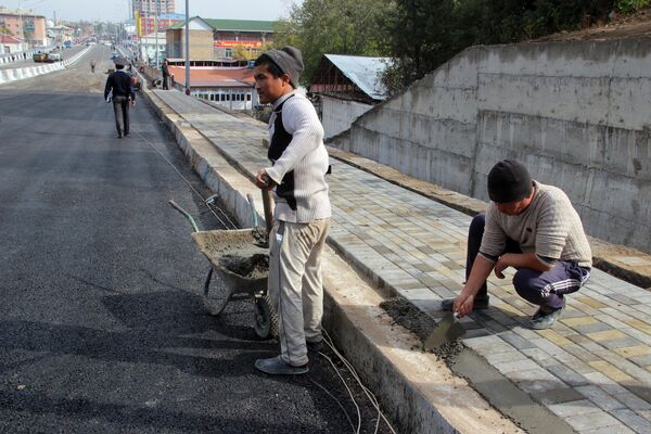 Подготовка к открытию эстакадного моста в городе Оше - Sputnik Кыргызстан