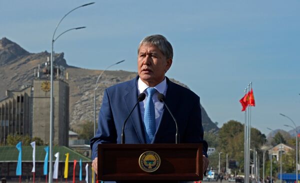 Президент Алмазбек Атамбаев Ош шаарында. Архив - Sputnik Кыргызстан