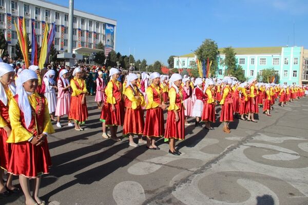 Празднование дня города Ош в центральной площади южной столицы. - Sputnik Кыргызстан