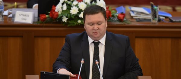 Депутат от фракции Республика — Ата-Журт Мирлан Жээнчороев. Архивное фото - Sputnik Кыргызстан