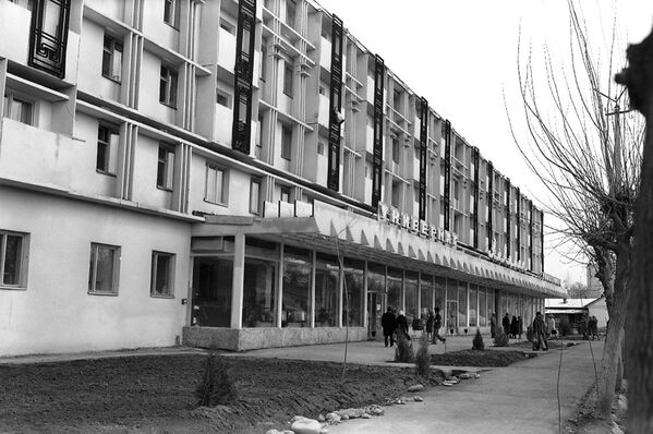 В 1976 году открылся популярный большой магазин Айчурок - Sputnik Кыргызстан