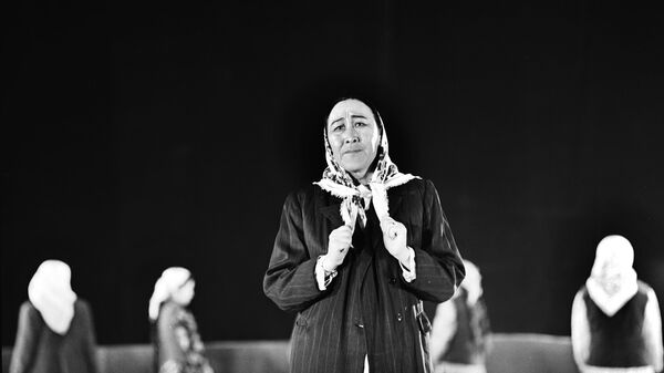 СССРдин эл артисти, Токтогул атындагы мамлекеттик сыйлыктын лауреаты, Ленин, Эмгек Кызыл Туу, Эл достугу ордендеринин ээси Даркүл Күйүкова. Архив - Sputnik Кыргызстан