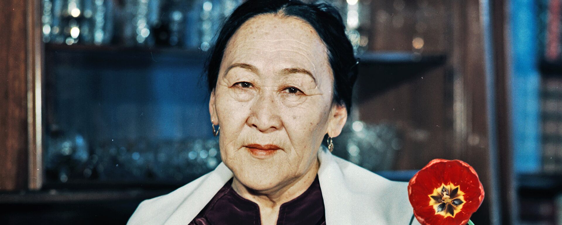 Кыргыз театр өнөрүндөгү кайталангыс таланты Даркүл Күйүкова. Архив - Sputnik Кыргызстан, 1920, 02.11.2025