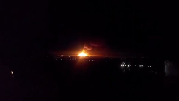 Крупный пожар вспыхнул на складе боеприпасов в Луганской области. Кадры ЧП - Sputnik Кыргызстан