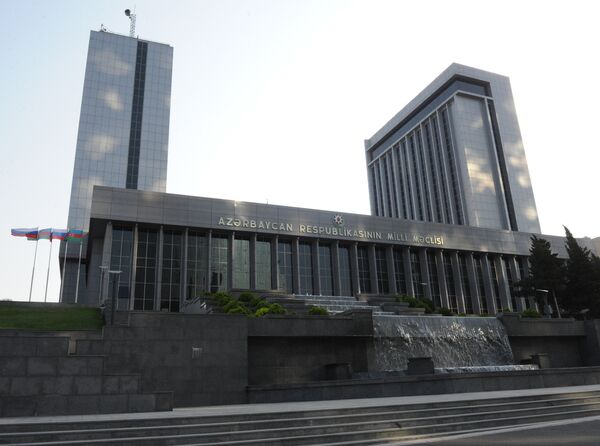 Здание Милли Меджлиса (парламента) Республики Азербайджан в Баку. Архивное фото - Sputnik Кыргызстан