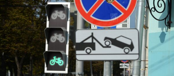 Дорожный знак Работает эвакуатор. Архивное фото - Sputnik Кыргызстан