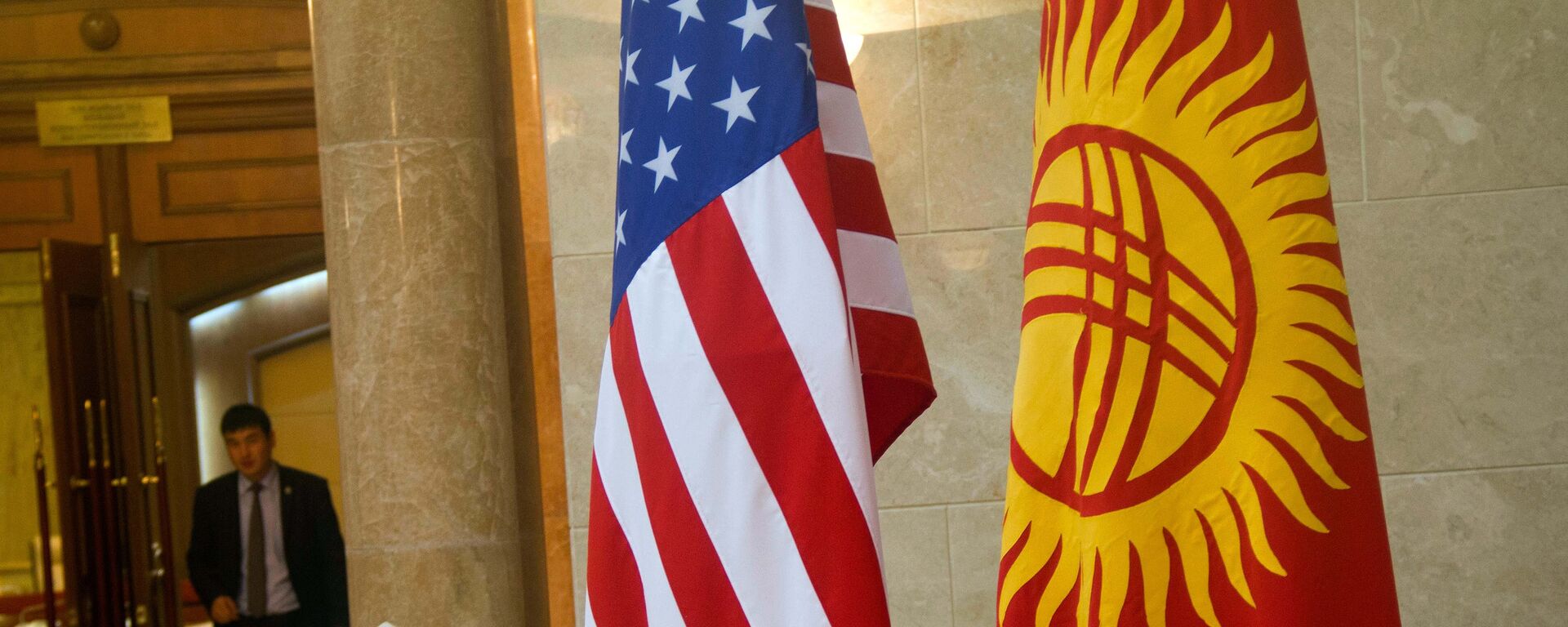 Флаг Кыргызстана и США. Архивное фото - Sputnik Кыргызстан, 1920, 13.03.2024