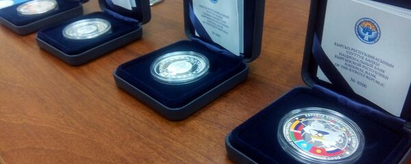 Коллекционная монета Евразийский экономический союз от НБКР - Sputnik Кыргызстан