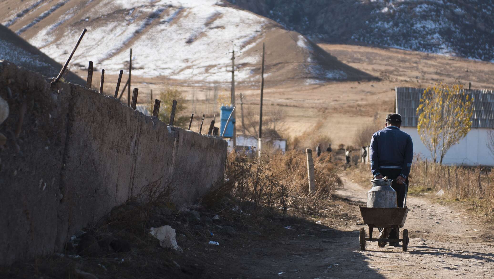 Таджикам отказывают. Село Кен-Суу. Киргизия нищета. Киргизия деревня. Бедный Кыргызстан.