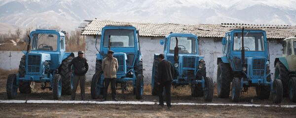 Тракторы. Архив - Sputnik Кыргызстан