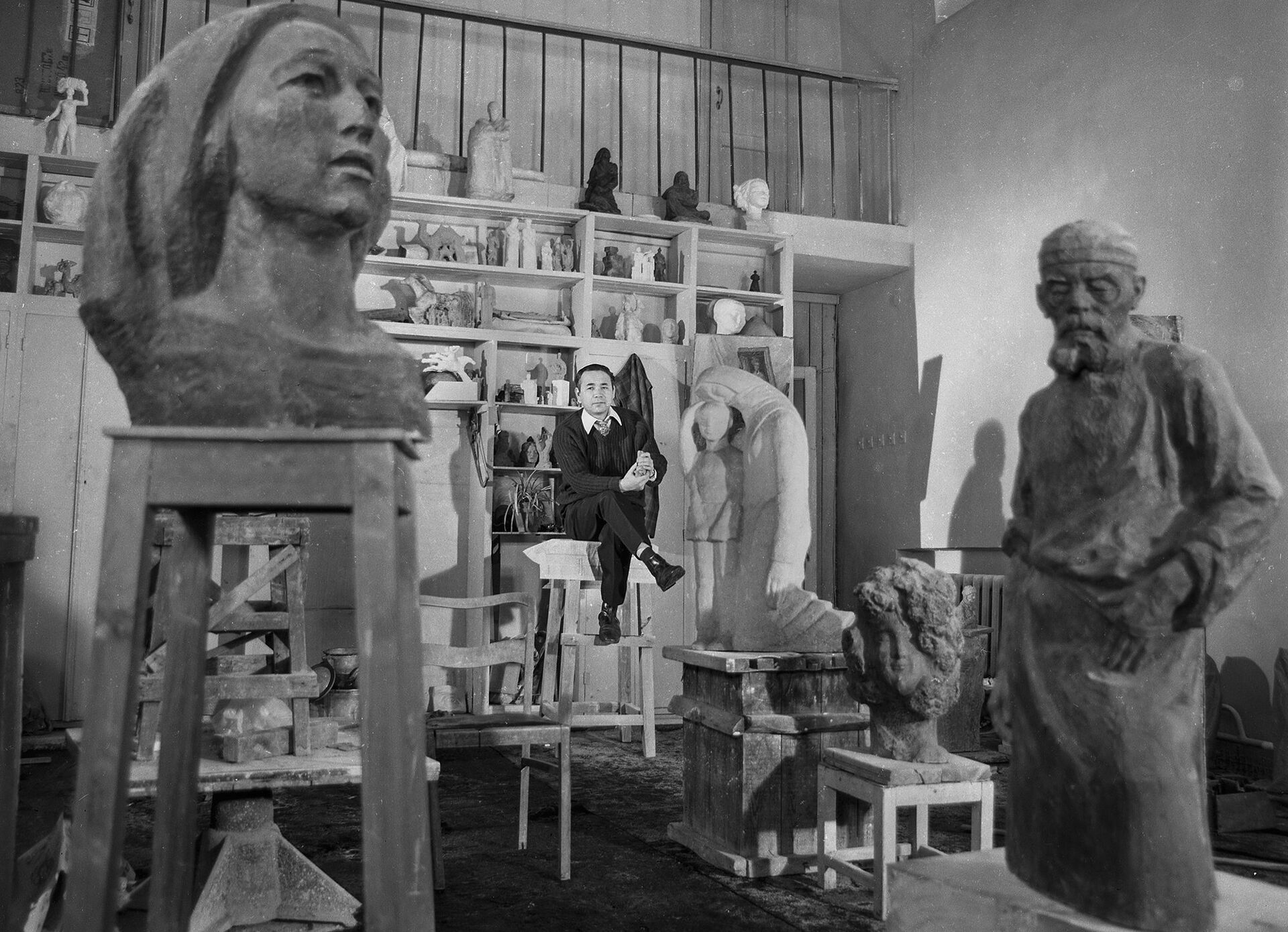 Кыргызский скульптор-монументалист Тургунбай Садыков - Sputnik Кыргызстан, 1920, 13.11.2025