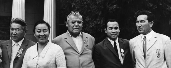 Кыргызский скульптор-монументалист Тургунбай Садыков - Sputnik Кыргызстан