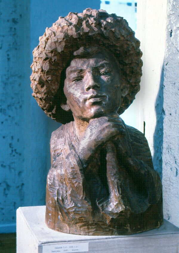 Одна из первых работ скульптора  — Чабан. В настоящее время она находится в Музее изобразительных искусств имени Гапара Айтиева - Sputnik Кыргызстан