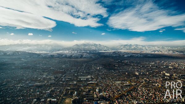 Юго-западная часть столицы. Направляясь вверх по проспекту Манаса и улице Абдрахманова, можно доехать до подножья гор - Sputnik Кыргызстан