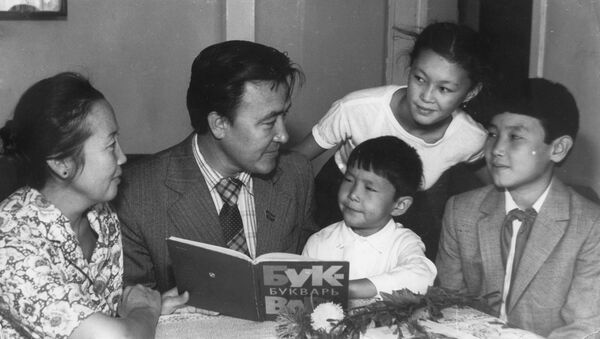 Насирдин Исанов и его дети - Sputnik Кыргызстан