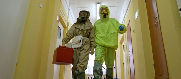 Отработка действий на случай поступления больных, инфицированных Эболой Отработка действий на случай поступления больных, инфицированных Эболой - Sputnik Кыргызстан