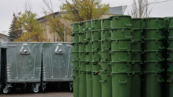 Мусорные контейнеры которые получила мэрия в рамках проекта ЕБРР. - Sputnik Кыргызстан
