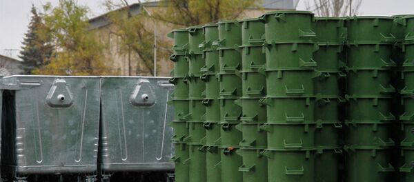 Мусорные контейнеры которые получила мэрия в рамках проекта ЕБРР. - Sputnik Кыргызстан