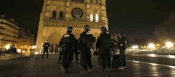 Полицейский патруль после серии терактов в Париже. Архивное фото - Sputnik Кыргызстан