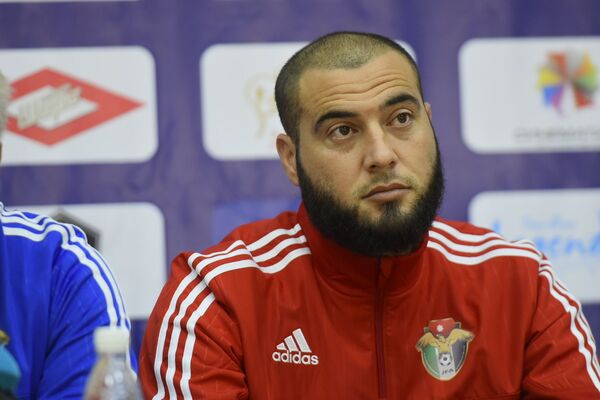 Капитан и вратарь сборной Иордании Амир Шафи во время пресс-конференции. - Sputnik Кыргызстан