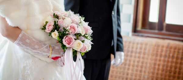 Үйлөнүп жаткан түгөйлөр. Архив Үйлөнүп жаткан түгөйлөр. Архив - Sputnik Кыргызстан