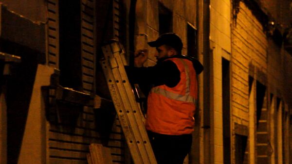 Полиция Брюсселя заколотила входы в дом подозреваемых в парижских терактах - Sputnik Кыргызстан