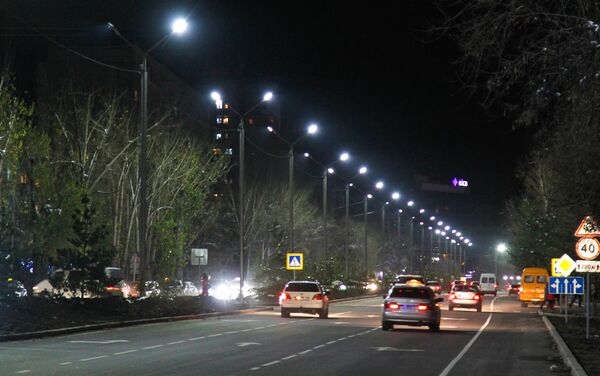 На участке установлено 94 светодиодных светильника, 42 металлические опоры. - Sputnik Кыргызстан