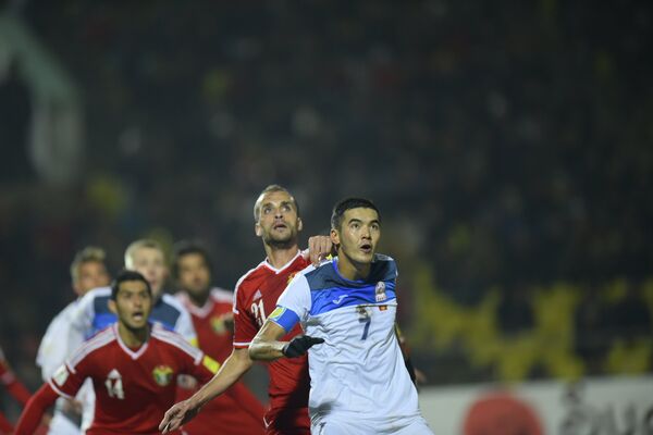 В течение игры сборная Кыргызстана не один раз имела возможность поразить ворота иорданцев - Sputnik Кыргызстан