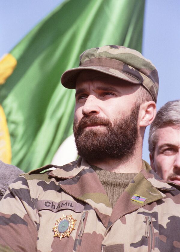 Чеченский террорист Шамиль Басаев - Sputnik Кыргызстан