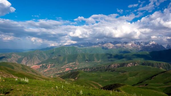 Для тех, кто скучает по лету. Съемка в окрестностях Бишкека - Sputnik Кыргызстан