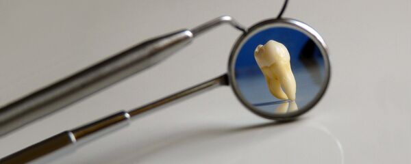 Инструмент стоматолога и зуб. Архивное фото - Sputnik Кыргызстан
