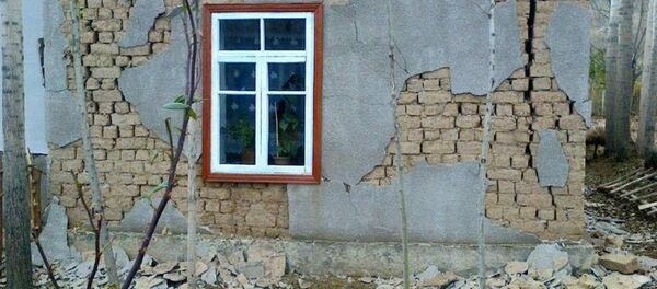 Разрушенные землетрясением дома в селе Кызыл-Суу Кара-Сууйского района - Sputnik Кыргызстан