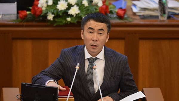 Мискенбаев парламенттеги бош калган унааларды маданият өкүлдөрүнө берүүнү сунуштады - Sputnik Кыргызстан