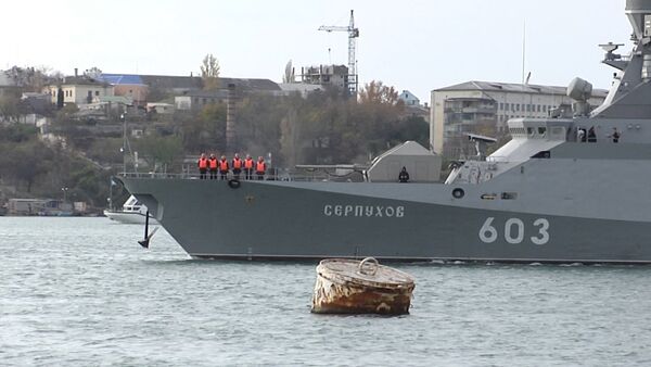 Ракетные корабли после испытаний под музыку пришвартовались в порту Севастополя - Sputnik Кыргызстан