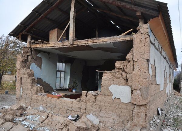 Разрушеный дом от землетрясения. Архивное фото - Sputnik Кыргызстан
