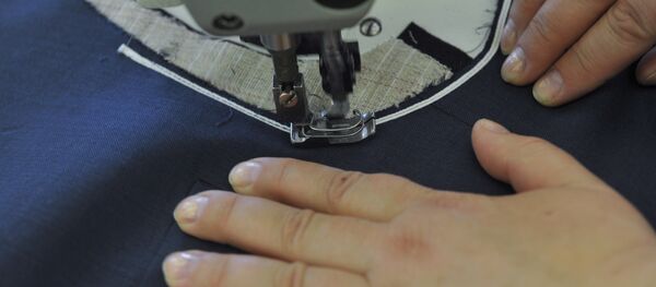 Пошивочная операция в цехе. Архивное фото - Sputnik Кыргызстан